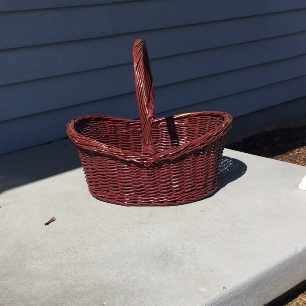 Maroon wooden basket. (With handle)